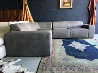 Newly manufactured 2.8m x 2.8m  Zambezi genuine leather MARCONI STYLE corner unit. (BOMBARDIER GREY