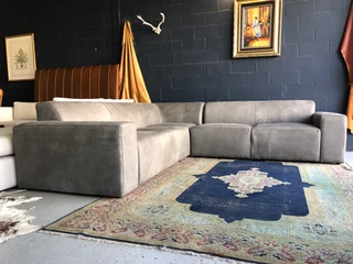 Newly manufactured 2.8m x 2.8m  Zambezi genuine leather MARCONI STYLE corner unit. (BOMBARDIER GREY