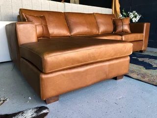 Newly manufactured (2.7m x 1.6m) full  genuine leather MODERN CASA DESIGN daybed unit, Brand new.