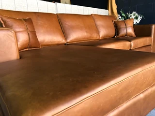 Newly manufactured (2.7m x 1.6m) full  genuine leather MODERN CASA DESIGN daybed unit, Brand new.