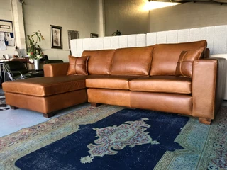 Newly manufactured (2.7m x 1.6m) full  genuine leather MODERN CASA DESIGN daybed unit, Brand new.