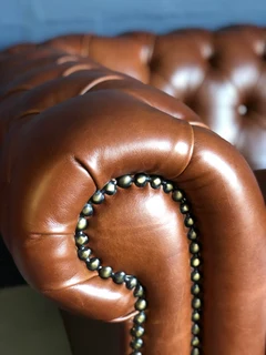 (ON PROMOTION) A timeless 2 piece genuine leather CHESTERFIELD lounge suite. (SAVANNAH BROWN)