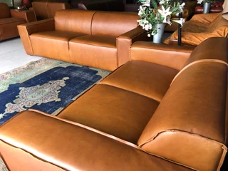 (ON PROMOTION) Brand new 2pc MARCONI STYLE  genuine leather lounge suite. (3 &#43; 2 SEATER SOFAS)