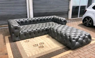 Immaculate 2.3m genuine leather cuban Chesterfield three seater sofa plus modular daybed ottoman.