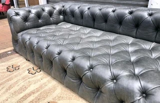 Immaculate 2.3m genuine leather cuban Chesterfield three seater sofa plus modular daybed ottoman.