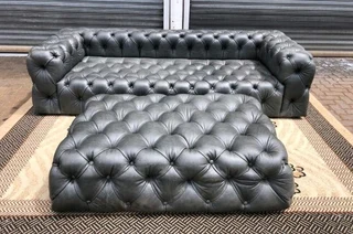 Immaculate 2.3m genuine leather cuban Chesterfield three seater sofa plus modular daybed ottoman.
