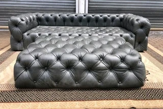 Immaculate 2.3m genuine leather cuban Chesterfield three seater sofa plus modular daybed ottoman.