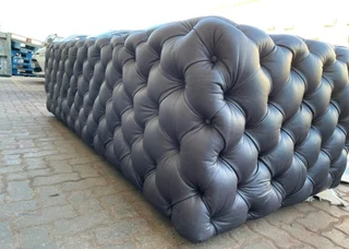 Immaculate 2.3m genuine leather cuban Chesterfield three seater sofa plus modular daybed ottoman.