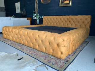 Newly Manufactured And Custom Made Kingsize Genuine Leather Cuban Style Chesterfield Sleigh Bedset.