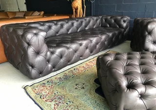 A massive 2.8m genuine leather CUBAN STYLE CHESTERFIELD five seater sofa plus modular daybed ottoman
