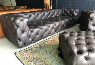 A massive 2.8m genuine leather CUBAN STYLE CHESTERFIELD five seater sofa plus modular daybed ottoman