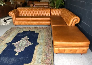 A classic 3m x 2m genuine leather Chesterfield L-shape corner lounge suite plus 1m modular ottoman.