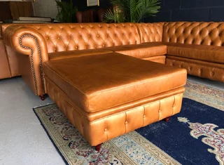 A classic 3m x 2m genuine leather Chesterfield L-shape corner lounge suite plus 1m modular ottoman.