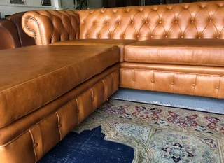A classic 3m x 2m genuine leather Chesterfield L-shape corner lounge suite plus 1m modular ottoman.