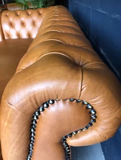 A classic 3m x 2m genuine leather Chesterfield L-shape corner lounge suite plus 1m modular ottoman.