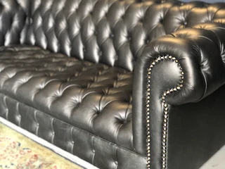 Brand new 2.2m genuine leather full deep buttoned Chesterfield three seater sofa. (CRACKLE BLACK)