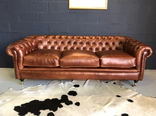 Newly manufactured 2.2m full grain genuine leather three seater sofa. (A CLASSIC BRITISH DESIGN)