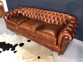 Newly manufactured 2.2m full grain genuine leather three seater sofa. (A CLASSIC BRITISH DESIGN)