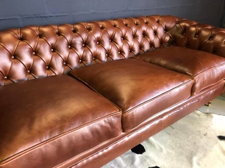 Newly manufactured 2.2m full grain genuine leather three seater sofa. (A CLASSIC BRITISH DESIGN)