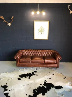 Newly manufactured 2.2m full grain genuine leather three seater sofa. (A CLASSIC BRITISH DESIGN)