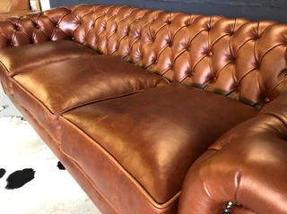 Newly manufactured 2.2m full grain genuine leather three seater sofa. (A CLASSIC BRITISH DESIGN)