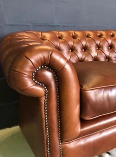 Newly manufactured 2.2m full grain genuine leather three seater sofa. (A CLASSIC BRITISH DESIGN)