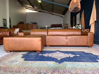 (ON PROMOTION) Large &amp; magnificent (3m x 2m) MARCONI STYLE genuine leather L-shape daybed unit.