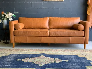 Brand new 2.3m genuine leather HOXSTON STYLE three seater sofa plus 2 x FREE ROUND BOLSTER CUSHIONS)