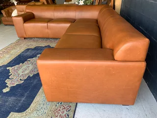 e(ON PROMOTION) Newly manufactured (3m x 2.5m)  genuine leather URBAN STYLE L-shape corner unit.