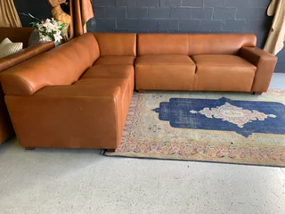 e(ON PROMOTION) Newly manufactured (3m x 2.5m)  genuine leather URBAN STYLE L-shape corner unit.