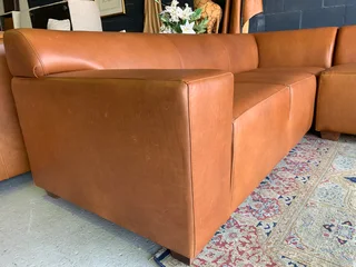 e(ON PROMOTION) Newly manufactured (3m x 2.5m)  genuine leather URBAN STYLE L-shape corner unit.