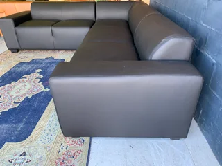 Newly manufactured (3m x 2.5m) genuine leather MARCONI STYLE L-shape corner unit (MYSTIC BLACK)