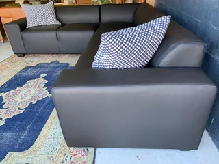 Newly manufactured (3m x 2.5m) genuine leather MARCONI STYLE L-shape corner unit (MYSTIC BLACK)