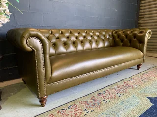 A classic 2.1m olive green genuine leather Chesterfield three seater sofa. (A VINTAGE COLLECTION)