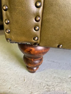 A classic 2.1m olive green genuine leather Chesterfield three seater sofa. (A VINTAGE COLLECTION)