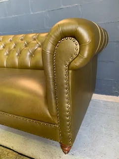 A classic 2.1m olive green genuine leather Chesterfield three seater sofa. (A VINTAGE COLLECTION)