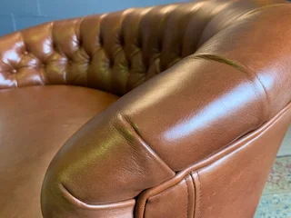 A elegant 1.3m FRENCH STYLE genuine leather deep buttoned two seater lsofa. (A VINTAGE COLLECTION)