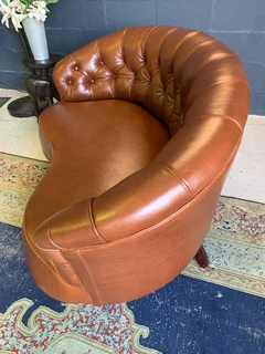 A elegant 1.3m FRENCH STYLE genuine leather deep buttoned two seater lsofa. (A VINTAGE COLLECTION)