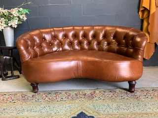 A elegant 1.3m FRENCH STYLE genuine leather deep buttoned two seater lsofa. (A VINTAGE COLLECTION)
