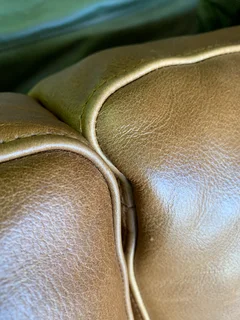 Brand new (2.8m x 2.4m)  genuine leather MODERN &amp; SLEEK DESIGN L-shape corner lounge suite.