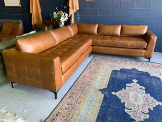 Brand new (2.8m x 2.4m)  genuine leather MODERN &amp; SLEEK DESIGN L-shape corner lounge suite.