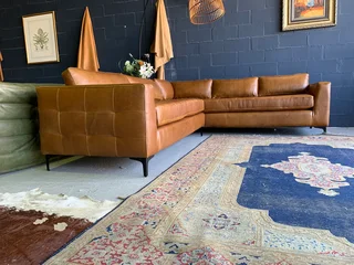 Brand new (2.8m x 2.4m)  genuine leather MODERN &amp; SLEEK DESIGN L-shape corner lounge suite.