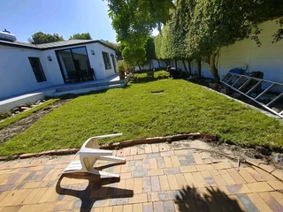 Delivery and installation off New. Lm Berea grass weed free