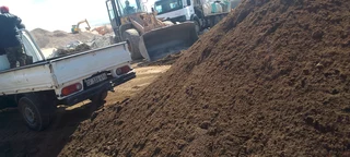 Delivery and installa compost and potting soil weed free