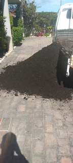 Delivery and installa compost and potting soil weed free