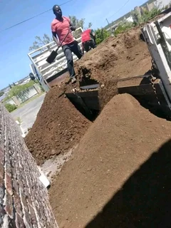 Delivery and installa compost and potting soil weed free