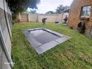 Delivery and installa Lm Berea grass