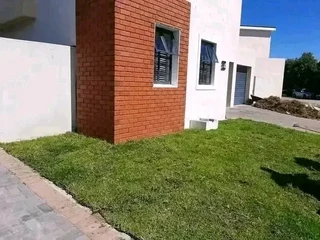 Delivery and installa Lm Berea grass