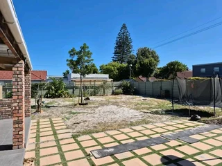 Delivery and installa off roll on lawn Lm Berea grass