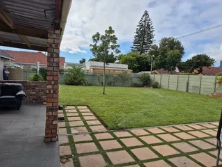 Delivery and installa off roll on lawn Lm Berea grass